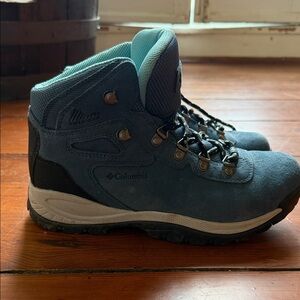Columbia Teal and Black Outdoor Boots
